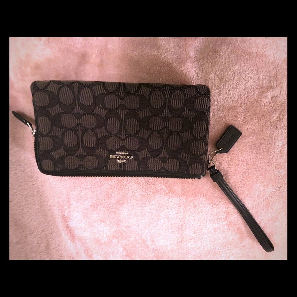 Coach wristlet-like new!